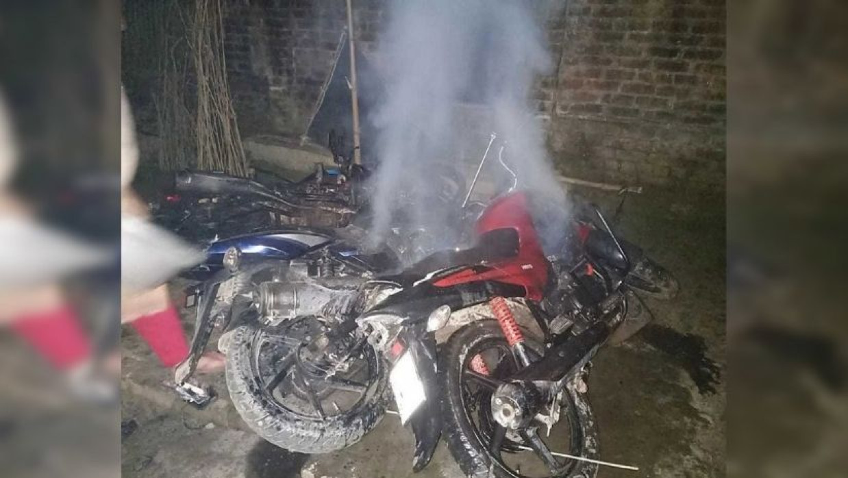 গাইবান্ধায় স্বতন্ত্র প্রার্থীর কর্মীদের ওপর হামলা, তিন দিনে পুড়ল ১৪ মোটরসাইকেল