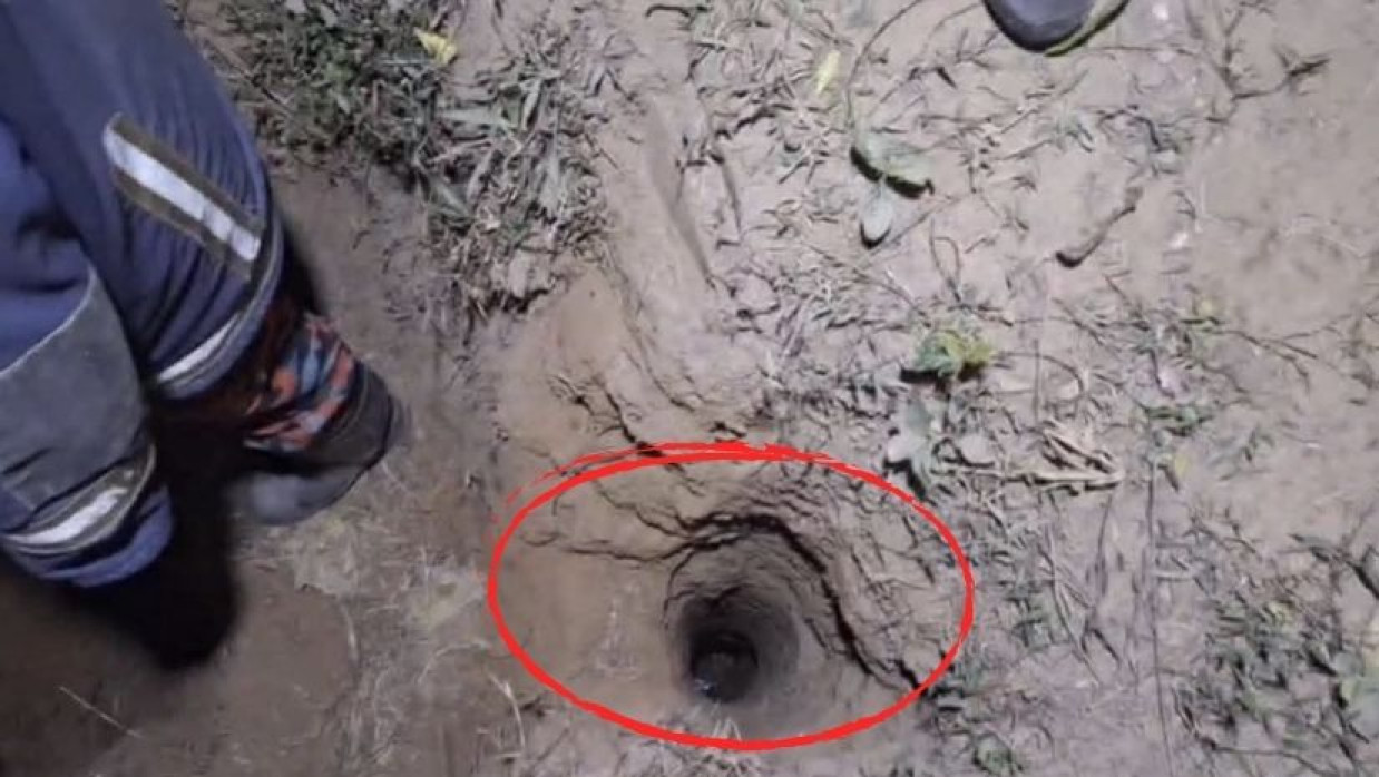 ৩০ ফুট গভীর নলকূপের গর্ত