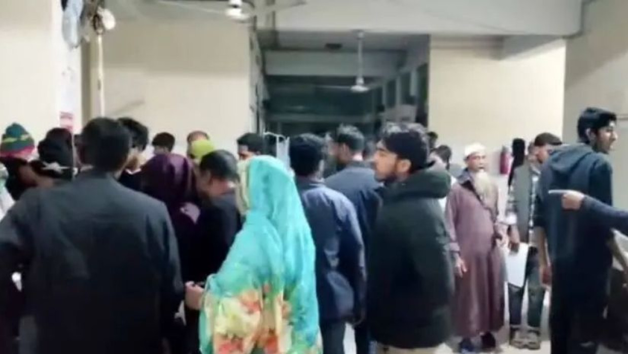 স্বতন্ত্র প্রার্থীর ২ সমর্থককে কুপিয়ে জখমের অভিযোগ ধানের শীষ প্রার্থীর সমর্থকদের বিরুদ্ধে