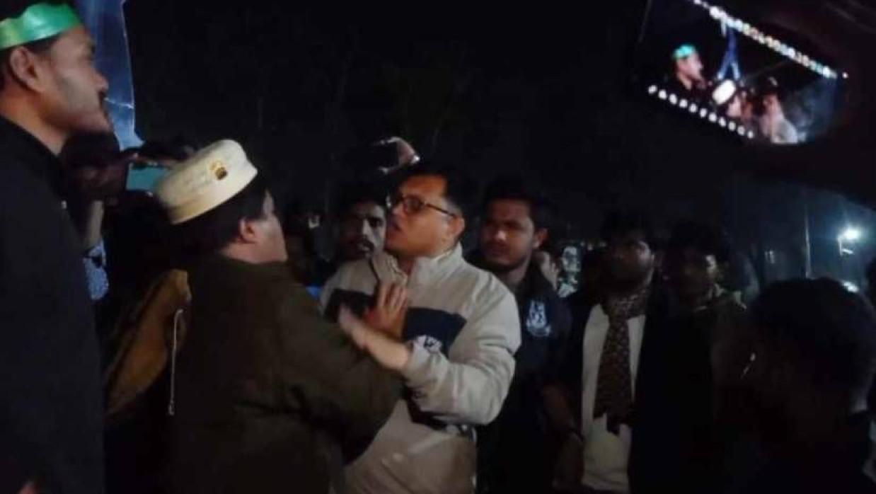 পবিপ্রবিতে শিবিরের বিক্ষোভ মিছিলে ছাত্রদলের বাধা, ক্যাম্পাস ঘিরে উত্তেজনা