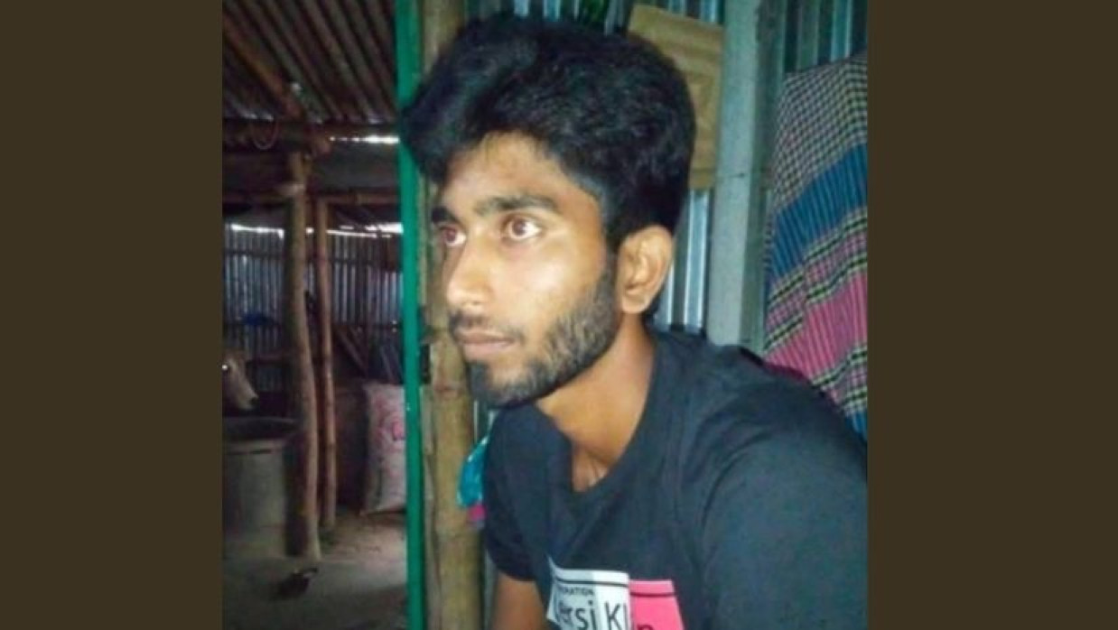  আটক যুবক