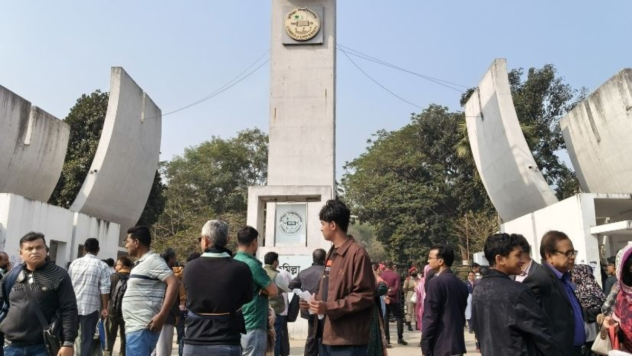 ভর্তিচ্ছুদের পদচারণায় মুখরিত লাল মাটির ক্যাম্পাস