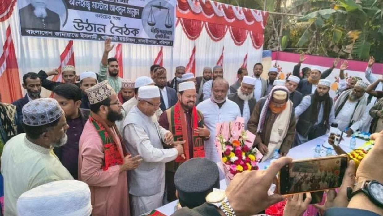 জামায়াত মনোনীত প্রার্থী মাস্টার আব্দুল মান্নানের এক উঠান বৈঠকে আনুষ্ঠানিকভাবে যোগ দেন মাহবুব মাস্টার