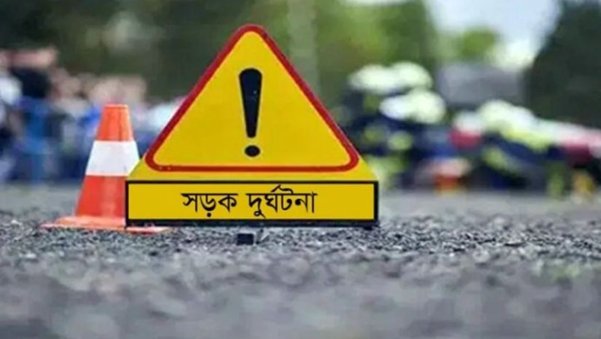 নওগাঁয় ডাম্প ট্রাকের চাপায় ৫ জনের মৃত্যু