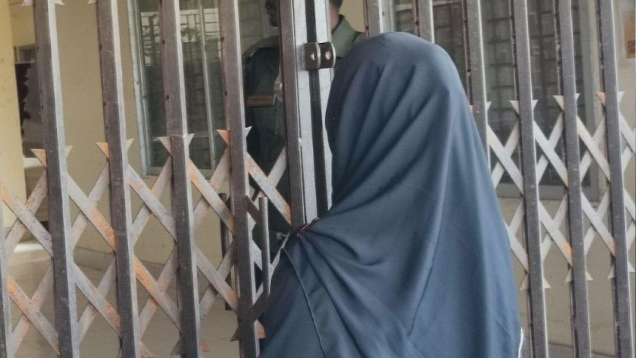 ২০ মিনিট পরেও ভর্তি পরীক্ষায় বসেছে শিক্ষার্থী, আগের দিন সুযোগ পাননি ৫ জন