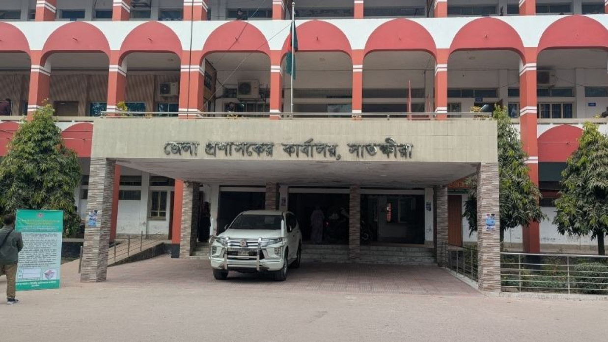 ভাইভায় ধরা পড়ল হাতের লেখার অমিল, নারী প্রার্থীকে বাসা থেকে ডেকে এনে আটক