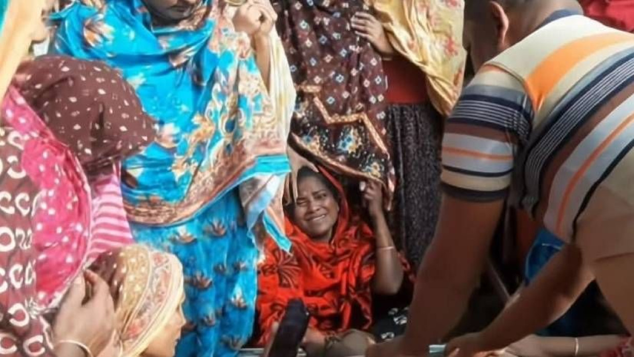 সাতক্ষীরায় বিদ্যুৎস্পৃষ্ট হয়ে দুজনের মৃত্যু