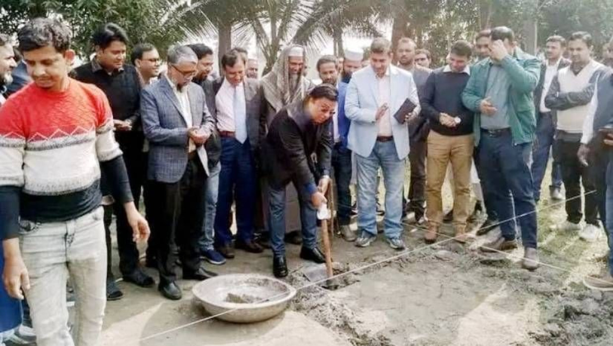 গোপালগঞ্জ বিশ্ববিদ্যালয়ে নির্মাণাধীন মসজিদ নিয়ে বিতর্ক, যা বললেন উপাচার্য