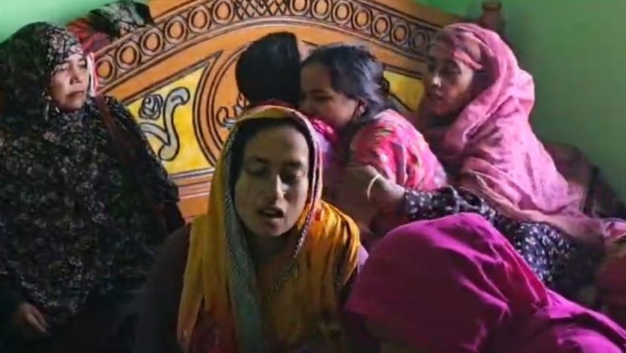 বাড়ি ছেড়ে গেছেন স্ত্রী, অভিমানে দুনিয়া ছাড়লেন স্বামী