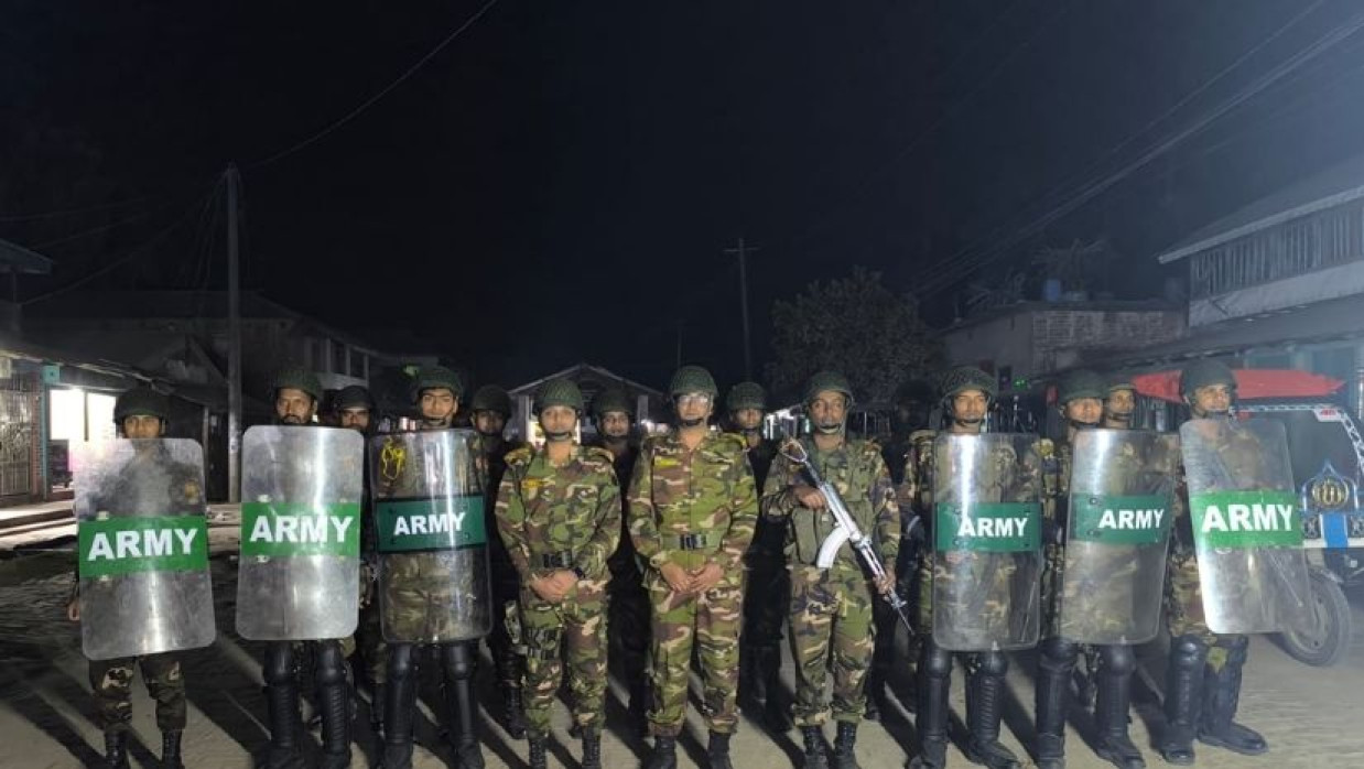 ​পটুয়াখালী-৩: নুর ও মামুনের পাল্টাপাল্টি কর্মসূচি ঘিরে সংঘর্ষের শঙ্কা, সেনা মোতায়েন   