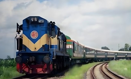 নেত্রকোনায় কমিউটার ট্রেনের ধাক্কায় প্রাণ গেল দুই যুবকের 