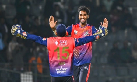 অল্পতেই থামল ঢাকা ক্যাপিটালস, রিপনের হ্যাটট্রিক