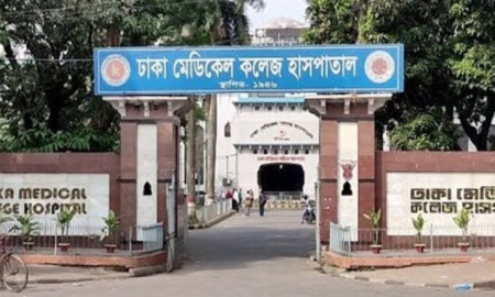 শাহবাগে ফুটপাতে পড়ে ছিল অজ্ঞাত বৃদ্ধের মরদেহ