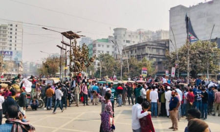অধ্যাদেশ জারির দাবিতে কবি নজরুল ও সোহরাওয়ার্দী কলেজ শিক্ষার্থীদের সড়ক অবরোধ
