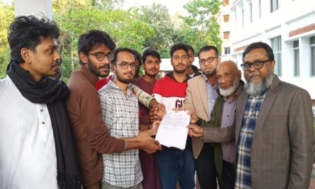 শাকসুর দাবিতে বিকালে স্মারকলিপি, সন্ধ্যায় ছাত্রদলসহ দুই ভিপি প্রার্থীর স্বাক্ষর প্রত্যাহার