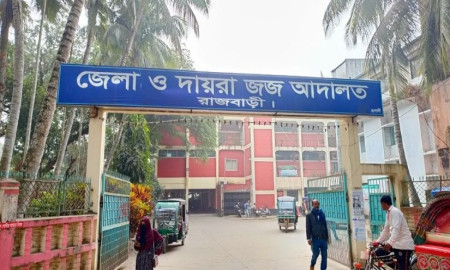 আদালতে মিথ্যা মামলা দায়ের করতে এসে বাদী নিজেই কারাগারে