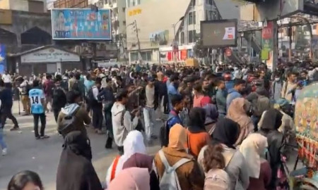 ৭ কলেজ শিক্ষার্থীদের ফের সায়েন্স ল্যাব মোড় অবরোধ