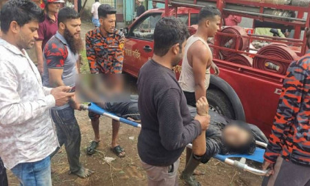 স্বামীর পরকীয়া-নির্যাতন সইতে না পেরে মেয়েকে নিয়ে খালে মায়ের ঝাঁপ, অতঃপর...