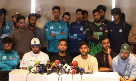 বৃহত্তর স্বার্থে বয়কট পুনর্বিবেচনা ক্রিকেটারদের, শর্তসাপেক্ষে শুক্রবার থেকে খেলায় ফেরার বার্তা