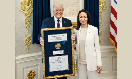 ট্রাম্পকে নিজের নোবেল পদক উপহার দিলেন মাচাদো