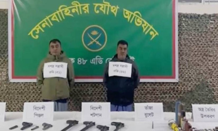 বোয়ালখালীতে সেনা অভিযানে দুই শীর্ষ সন্ত্রাসী গ্রেপ্তার