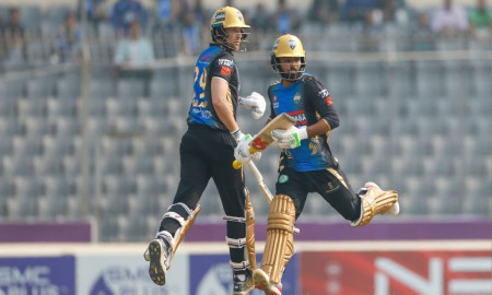 জোড়া হাফ-সেঞ্চুরিতে বড় পুঁজি রংপুরের