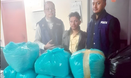 ৩২ কেজি ভারতীয় গাঁজাসহ মাদক কারবারি আটক ‎