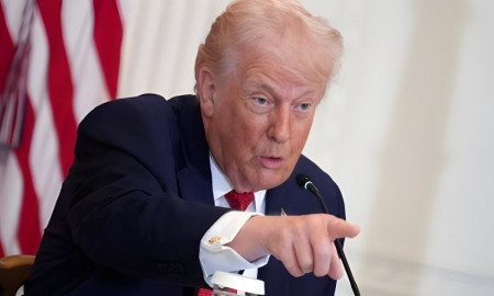 জুনের মধ্যে গ্রিনল্যান্ড বিক্রি না করলে ২৫ শতাংশ শুল্কের হুঁশিয়ারি ট্রাম্পের