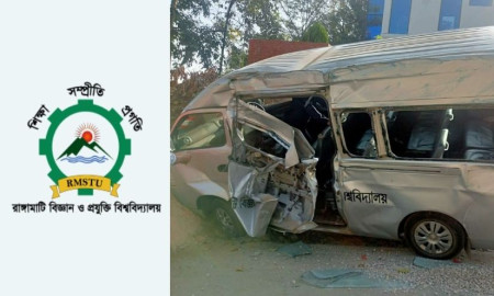 ইটবোঝাই ট্রাকের ধাক্কায় দুমড়ে-মুচড়ে গেল রাবিপ্রবির গাড়ি