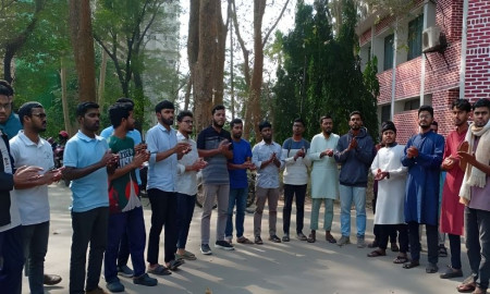  শাকসু নির্বাচনের দাবিতে শিক্ষার্থীদের বিক্ষোভ