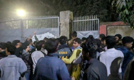 ঢাকা কলেজে উচ্চমাধ্যমিক-অনার্স শিক্ষার্থীদের মধ্যে হাতাহাতি