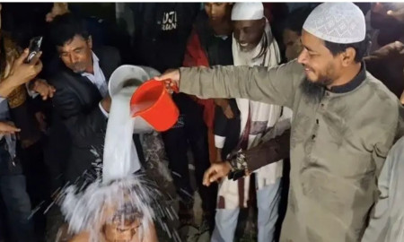 দুধ দিয়ে গোসল করে দলবলসহ জামায়াতে যোগ দিলেন বিএনপি নেতা