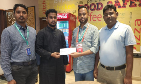 সেই মুয়াজ্জিনের পাশে দাঁড়ালেন তারেক রহমান