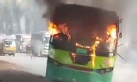 উত্তরায় বাসে আগুন