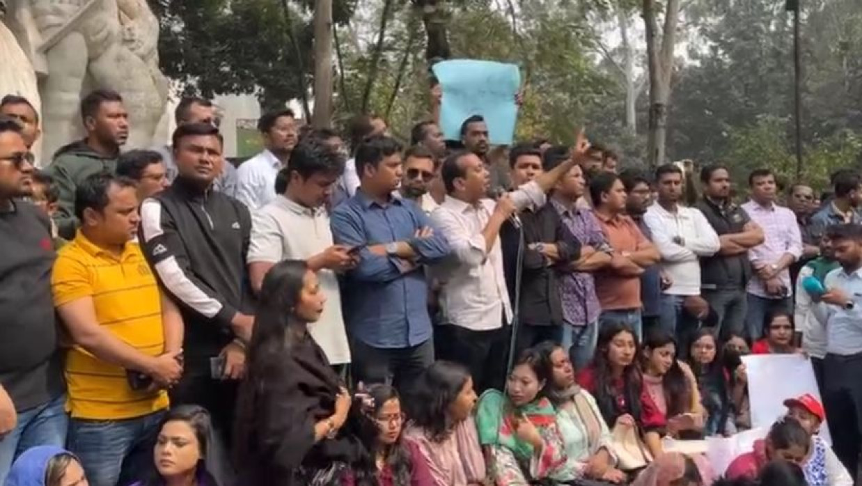 জামায়াত আমিরের এক্স অ্যাকাউন্টে পোস্টের প্রতিবাদে ঢাবিতে ছাত্রদলের বিক্ষোভ