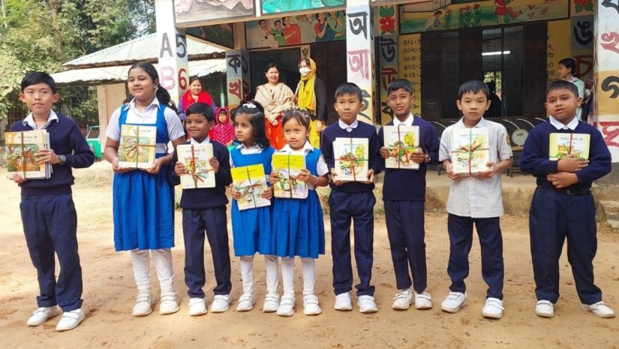 বাংলার প্রাধান্যে নিজস্ব ভাষায় শিক্ষা থেকে বঞ্চিত হচ্ছে ক্ষুদ্র নৃ-গোষ্ঠীর শিশুরা