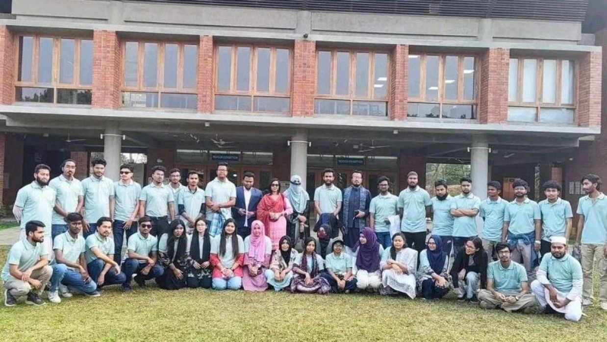 সিসিডিবি ক্লাইমেট সেন্টার পরিদর্শনে ডিআইইউ’র অর্থনীতি বিভাগের শিক্ষার্থীরা