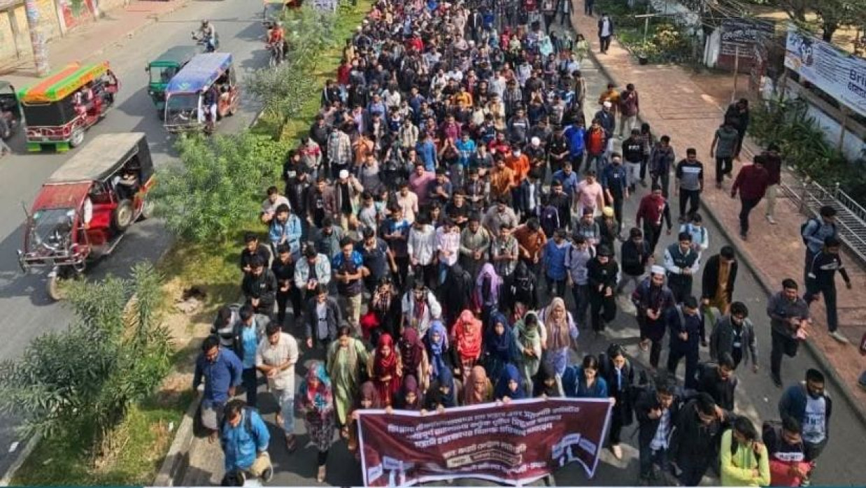 ‎প্রকৌশল ক্ষেত্রে বৈষম্য নিরসনে ডিপ্লোমা ডিগ্রিধারীদের বাধা, রুয়েট শিক্ষার্থীদের বিক্ষোভ 