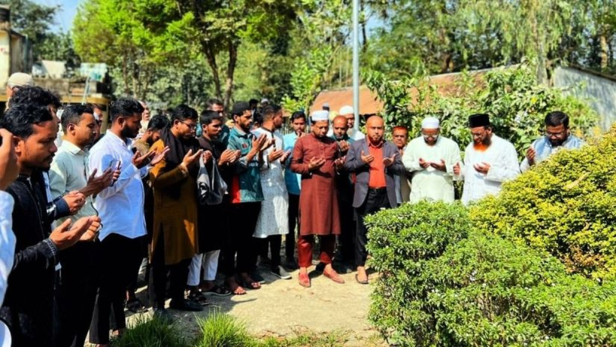 বিএনপি নেতার পিতার কবর জিয়ারত করে গণসংযোগ শুরু জামায়াত প্রার্থীর