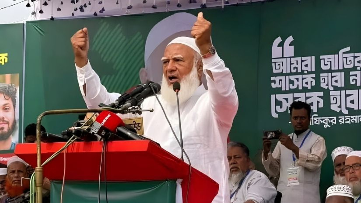 মায়ের গায়ে হাত উঠলে বাংলাদেশ বিস্ফোরিত হবে, সন্তানেরা গালে হাত দিয়ে বসে থাকবে না: জামায়াত আমির