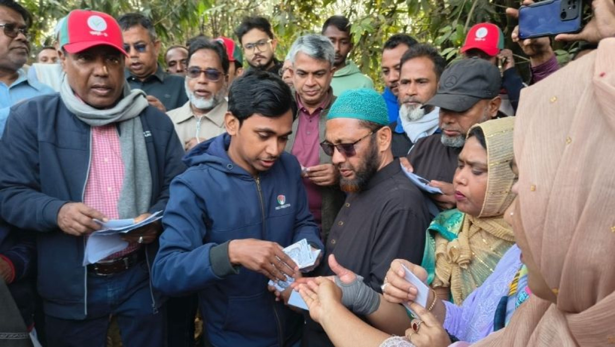 তারেক রহমানের আসনে ছাত্রদলের বন কাগজের লিফলেট