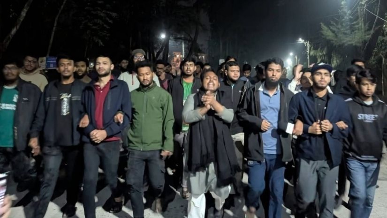 চাঁদাবাজির বিরুদ্ধে নোবিপ্রবিতে শিক্ষার্থীদের বিক্ষোভ ও প্রতিবাদ