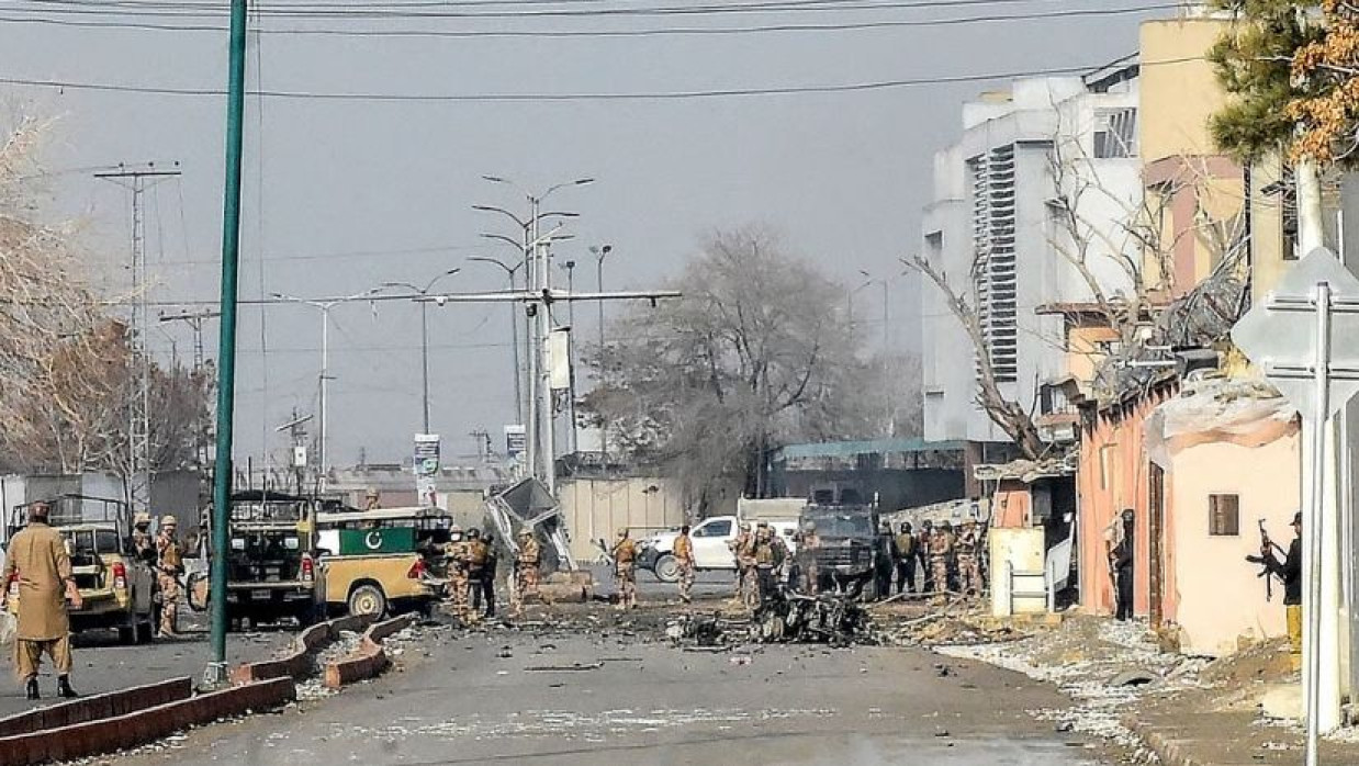 পাকিস্তানে বোমা ও বন্দুক হামলা, নিহত ১৯৩