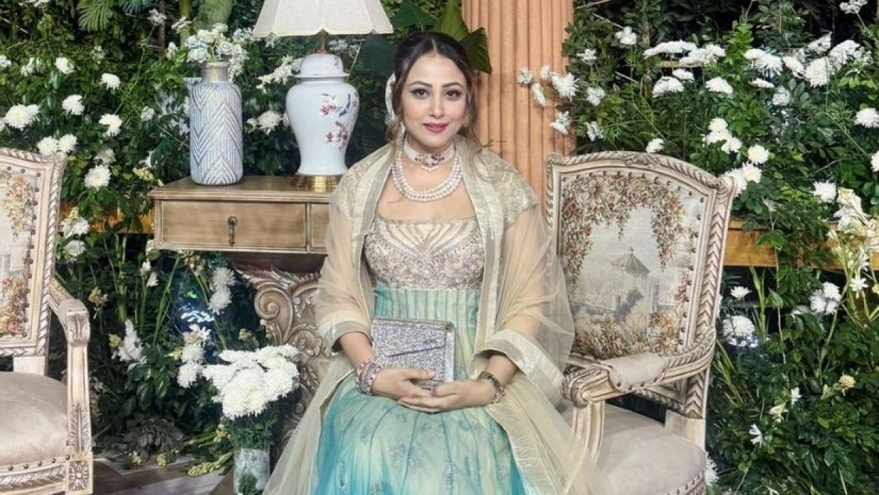 বুয়েট ছাত্র শ্বশুর মুন্সীর বর্ণাঢ্য অতীত ও উন্নয়ন তুলে ধরলেন পুত্রবধূ বুবলি