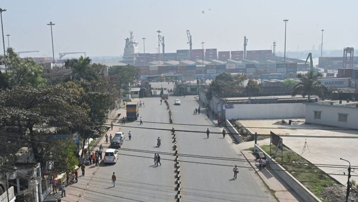 এনসিটি ইজারা ইস্যুতে কর্মবিরতিতে চট্টগ্রাম বন্দরে অচলাবস্থা, বদলি ১১ কর্মচারী