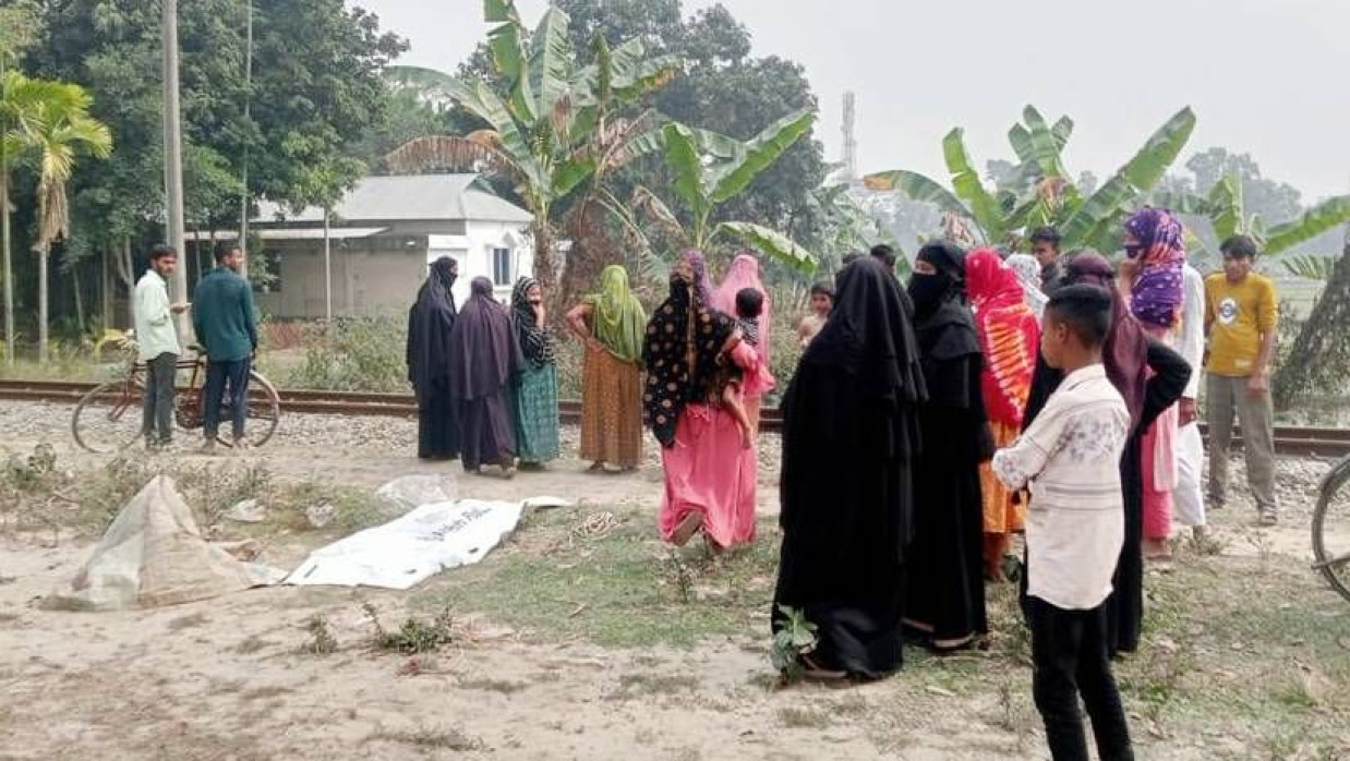 ‘গোপন বিয়ে’ মানছিল না ছেলের পরিবার, ট্রেনের নিচে ঝাঁপ তরুণীর