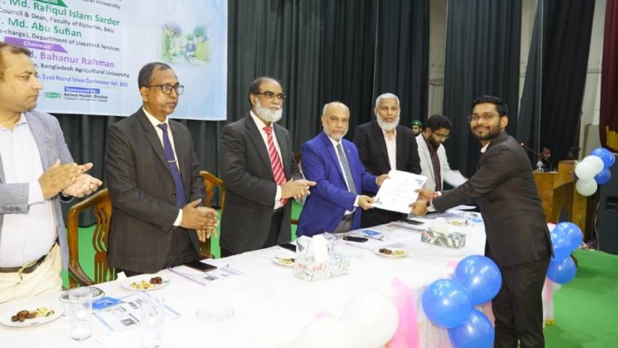 ইন্টার্নশিপ সনদ পেলেন বাকৃবির ৫৯তম ভেটেরিনারি ব্যাচের ১৯২ শিক্ষার্থী