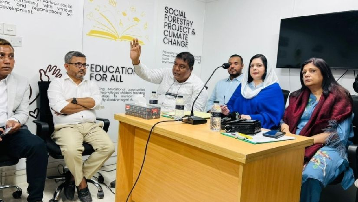 তিন বস্তিতে সুবিধাবঞ্চিত কর্মজীবী নারীদের সাথে মতবিনিময় করলেন জোবায়দা রহমান