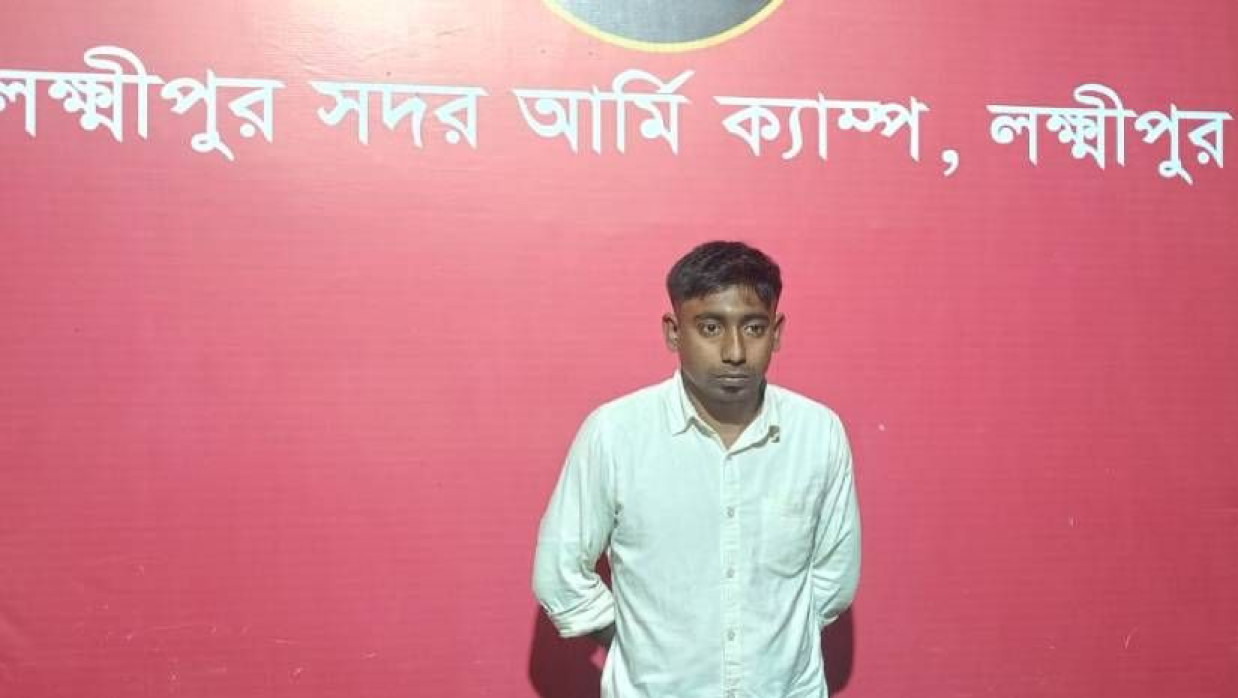 লক্ষ্মীপুরে যৌথ বাহিনীর অভিযানে তালিকাভুক্ত সন্ত্রাসী গ্রেপ্তার