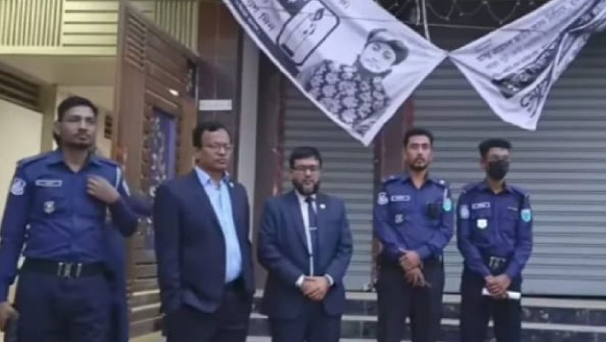 তাহেরীর অফিসে প্রশাসনের তালা